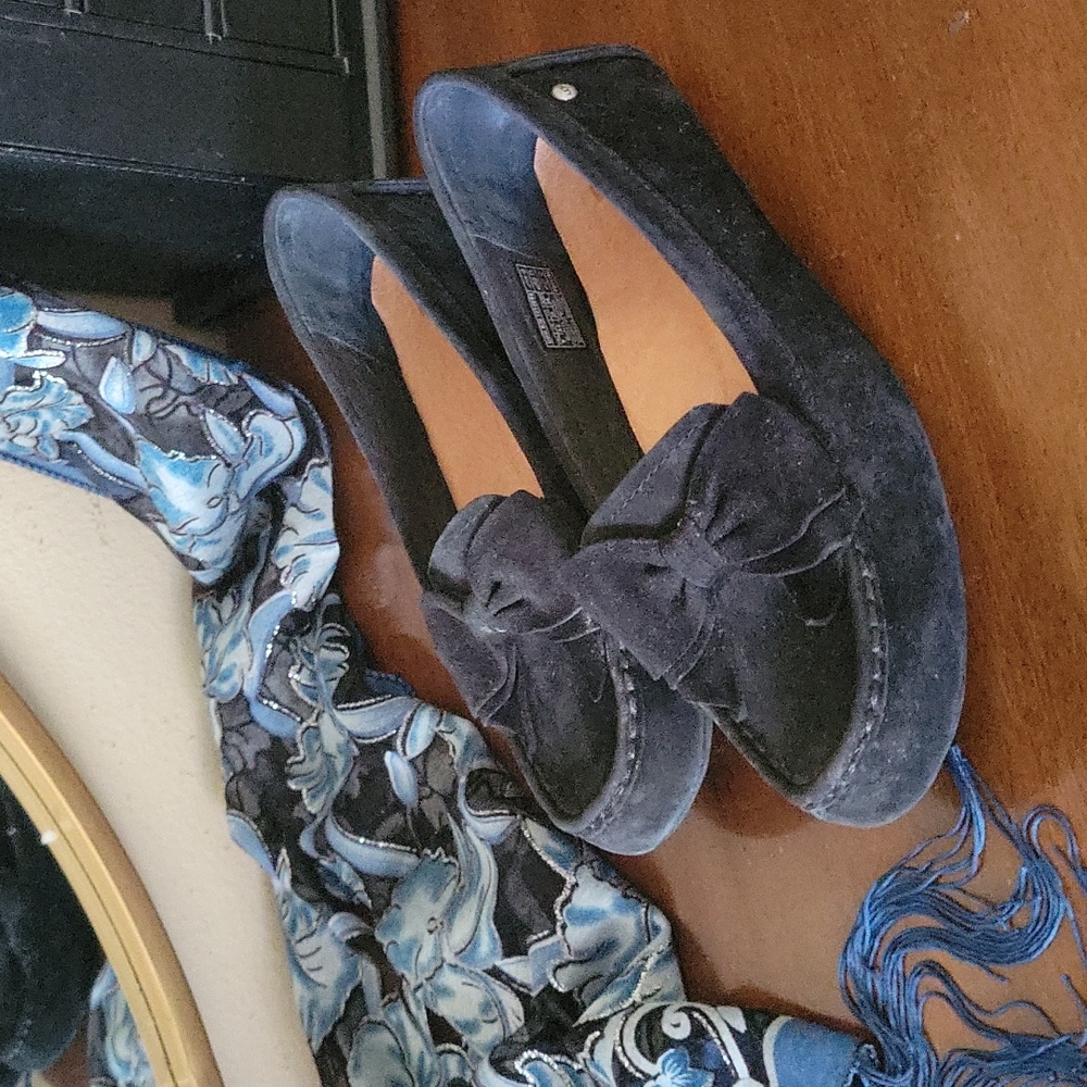 UGG SHOES SZ 7 - Picture 2 of 4